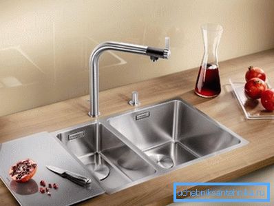 Particolarmente popolari sono i lavelli da cucina incorporati in acciaio inossidabile. Particolarmente popolari sono i lavelli da cucina incorporati in acciaio inossidabile.