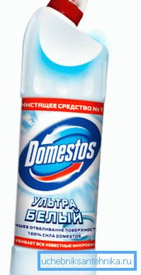 La candeggina ti consente di disinfettare e pulire il lavandino La candeggina ti consente di disinfettare e pulire il lavandino
