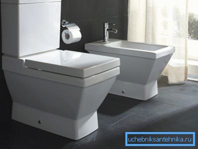 Un bidet free-standing occupa molto spazio nel bagno Un bidet free-standing occupa molto spazio nel bagno