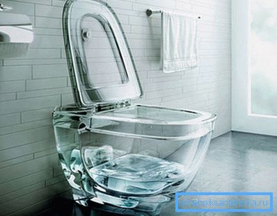 Depositi e sporcizia saranno troppo evidenti in un bagno di vetro. Depositi e sporcizia saranno troppo evidenti in un bagno di vetro.