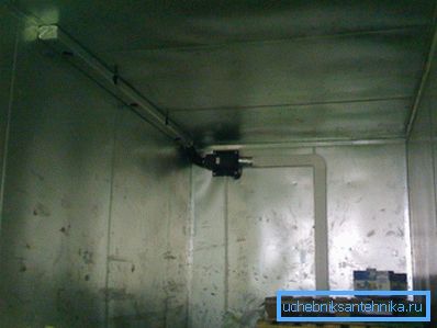 Riscaldatore montato nella parte posteriore della macchina Riscaldatore montato nella parte posteriore della macchina
