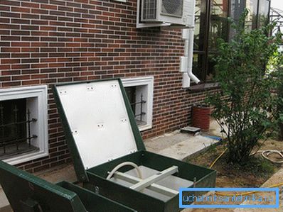 L'assenza di odori sgradevoli consente di installare una fossa settica vicino alla casa L'assenza di odori sgradevoli consente di installare una fossa settica vicino alla casa