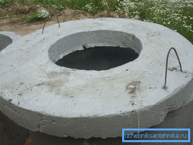 Il foro per il portello sul coperchio può essere posizionato in modo asimmetrico Il foro per il portello sul coperchio può essere posizionato in modo asimmetrico