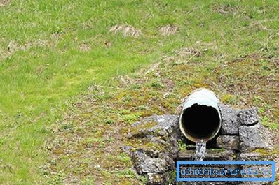 Drenaggio dell'acqua dal sistema di drenaggio del sito Drenaggio dell'acqua dal sistema di drenaggio del sito
