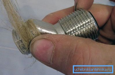 Imballa solo il filo che si collega al tubo di acciaio. Imballa solo il filo che si collega al tubo di acciaio.