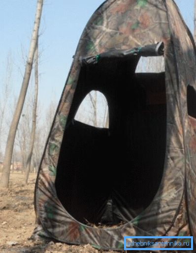 Tenda sotto una doccia o un bagno con finestre Tenda sotto una doccia o un bagno con finestre