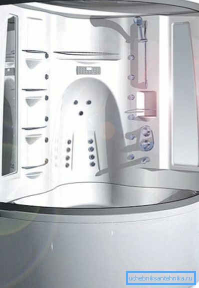 Il generatore di vapore consente di ottenere la temperatura e l'umidità ottimali nello scomparto per creare un bagno improvvisato. Il generatore di vapore consente di ottenere la temperatura e l'umidità ottimali nello scomparto per creare un bagno improvvisato.