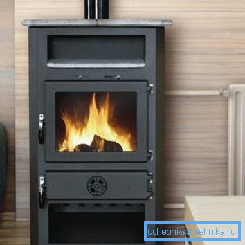 Le stufe del caminetto con riscaldamento ad acqua forniscono una migliore distribuzione del calore in casa Le stufe del caminetto con riscaldamento ad acqua forniscono una migliore distribuzione del calore in casa
