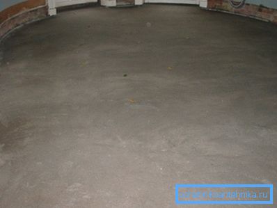 Prima di installare un pavimento isolato termicamente è necessario livellare attentamente la base Prima di installare un pavimento isolato termicamente è necessario livellare attentamente la base