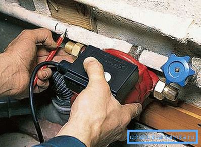 Prima di installare la pompa per il riscaldamento, selezionare il punto di fissaggio Prima di installare la pompa per il riscaldamento, selezionare il punto di fissaggio