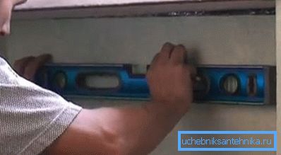 Prima di installare le parentesi, è necessario contrassegnare correttamente. Prima di installare le parentesi, è necessario contrassegnare correttamente.