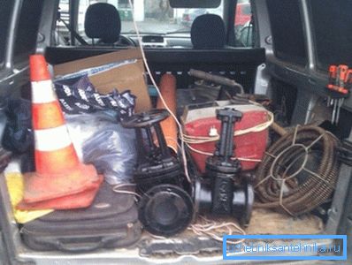 Officina mobile preparata per tutte le situazioni di emergenza: questi veicoli sono dotati delle attrezzature e dei pezzi di ricambio necessari per la risoluzione dei problemi Officina mobile preparata per tutte le situazioni di emergenza: questi veicoli sono dotati delle attrezzature e dei pezzi di ricambio necessari per la risoluzione dei problemi