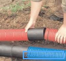 L'adattatore è realizzato in plastica di alta qualità, che non è soggetta a influssi ambientali L'adattatore è realizzato in plastica di alta qualità, che non è soggetta a influssi ambientali