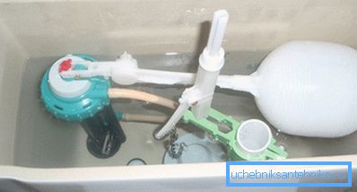 Spostando la posizione della pera, capirai come impostare il livello nella cisterna del water. Spostando la posizione della pera, capirai come impostare il livello nella cisterna del water.