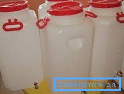 Serbatoi dell'acqua in plastica trasportabili con rubinetto Serbatoi dell'acqua in plastica trasportabili con rubinetto