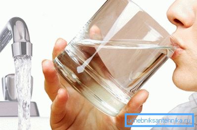 Bere acqua calda dal rubinetto non può, è tecnico. Bere acqua calda dal rubinetto non può, è tecnico.