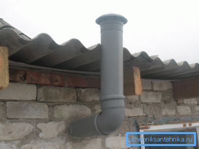 Le fognature di plastica potrebbero sostituire i tubi di ventilazione. Nella foto viene utilizzato per organizzare il ventkanal nella dependance. Le fognature di plastica potrebbero sostituire i tubi di ventilazione. Nella foto viene utilizzato per organizzare il ventkanal nella dependance.