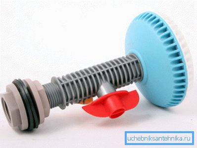 Annaffiatoio in plastica per doccia estiva con rubinetto Annaffiatoio in plastica per doccia estiva con rubinetto