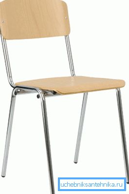 I tappi in plastica sulle gambe dei mobili proteggono la pavimentazione da eventuali danni