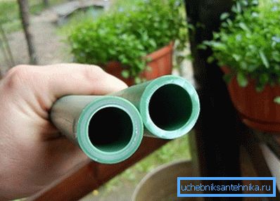 I sistemi di plastica hanno quasi lo stesso aspetto e differiscono solo per l'etichettatura. I sistemi di plastica hanno quasi lo stesso aspetto e differiscono solo per l'etichettatura.