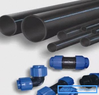 Tubi di plastica per l'impianto idraulico esterno. Tubi di plastica per l'impianto idraulico esterno.