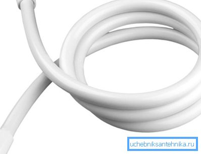 Il tubo di plastica è più resistente, ma non sempre conveniente. Il tubo di plastica è più resistente, ma non sempre conveniente.