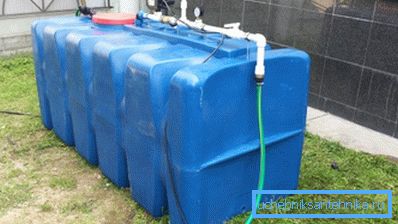 Serbatoio in plastica per irrigazione con rubinetto e raccordi Serbatoio in plastica per irrigazione con rubinetto e raccordi