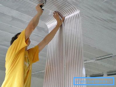 Riscaldamento a infrarossi a soffitto di film di una casa di campagna Riscaldamento a infrarossi a soffitto di film di una casa di campagna