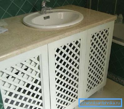 Comodino in vimini fatto in casa. Comodino in vimini fatto in casa.