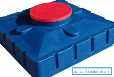 Serbatoio dell'acqua piatta per la doccia. Serbatoio dell'acqua piatta per la doccia.