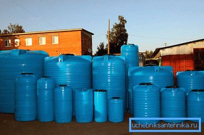 869 Plus di serbatoi di plastica