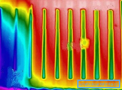 Il termogramma della batteria mostra chiaramente che le sezioni estreme quasi non funzionano Il termogramma della batteria mostra chiaramente che le sezioni estreme quasi non funzionano