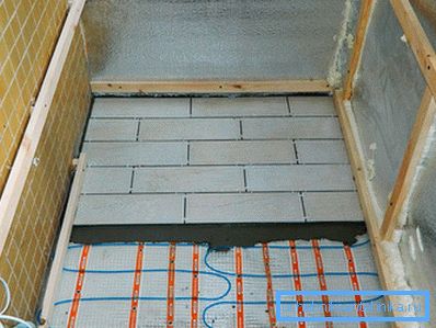 2063 Sotto piastrelle di ceramica
