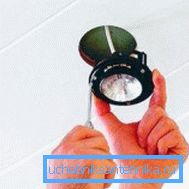 Collegamento di una plafoniera nella doccia Collegamento di una plafoniera nella doccia