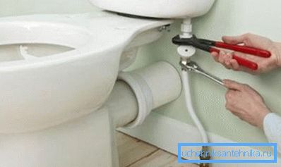 Connettendo il bagno con abilità adeguate può essere fatto con le proprie mani Connettendo il bagno con abilità adeguate può essere fatto con le proprie mani