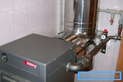 Caldaia di riscaldamento Don collegata al sistema di riscaldamento della casa Caldaia di riscaldamento Don collegata al sistema di riscaldamento della casa