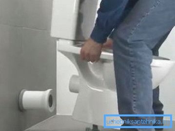 Collegamento della toilette al tubo rigido Collegamento della toilette al tubo rigido