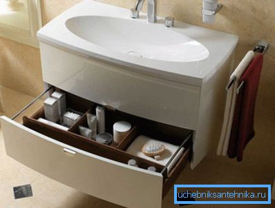Design sospeso con una scatola.