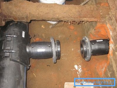 Il polietilene sta rapidamente sostituendo i materiali tradizionali per la posa delle tubature dell'acqua. Il polietilene sta rapidamente sostituendo i materiali tradizionali per la posa delle tubature dell'acqua.