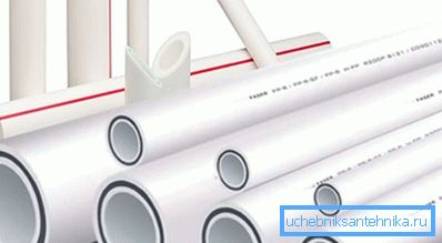 I tubi in polipropilene (nella foto) sono eccellenti per l'installazione di acqua I tubi in polipropilene (nella foto) sono eccellenti per l'installazione di acqua