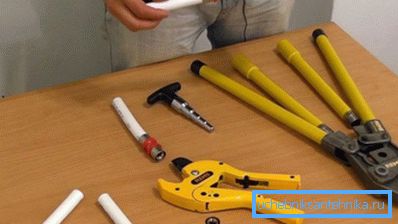 Oltre alla stampa consigliamo di acquistare un cutter per metallo-plastica Oltre alla stampa consigliamo di acquistare un cutter per metallo-plastica