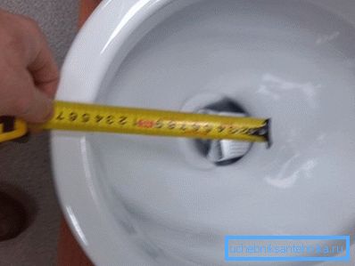 A volte per scegliere il bagno giusto, vale la pena fare alcune misurazioni. A volte per scegliere il bagno giusto, vale la pena fare alcune misurazioni.