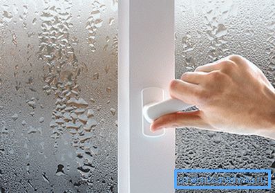 A volte le finestre appannate nella stanza indicano direttamente la mancanza di ventilazione di alta qualità. A volte le finestre appannate nella stanza indicano direttamente la mancanza di ventilazione di alta qualità.