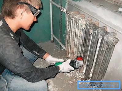 2038 La procedura per preparare una batteria in ghisa per la verniciatura
