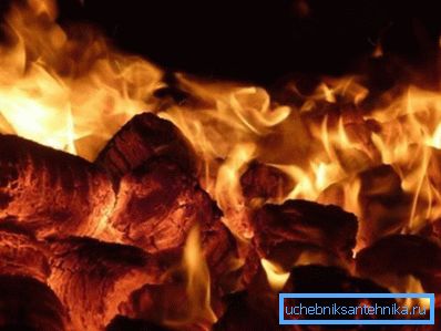 Dopo la combustione, la pressatura del legno praticamente non lascia ceneri. Dopo la combustione, la pressatura del legno praticamente non lascia ceneri.