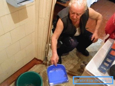 L'acqua in entrata ha bisogno di scoop L'acqua in entrata ha bisogno di scoop