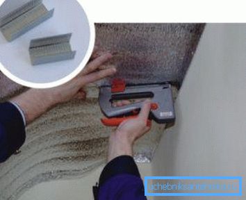 Il soffitto deve essere protetto da uno speciale isolante termico. Il soffitto deve essere protetto da uno speciale isolante termico.