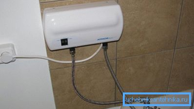 Per l'installazione fissa, è più comodo utilizzare un rubinetto separato per il collegamento. Per l'installazione fissa, è più comodo utilizzare un rubinetto separato per il collegamento.