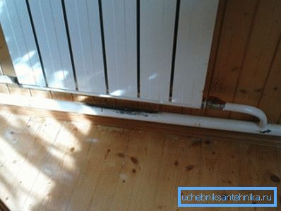 Quando l'aria viene espulsa nella parte superiore della batteria, la circolazione passerà attraverso il suo collettore inferiore. Quando l'aria viene espulsa nella parte superiore della batteria, la circolazione passerà attraverso il suo collettore inferiore.