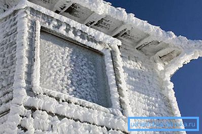 Con la potenza calorifica ridotta, la casa difficilmente si riscalda. Con la potenza calorifica ridotta, la casa difficilmente si riscalda.